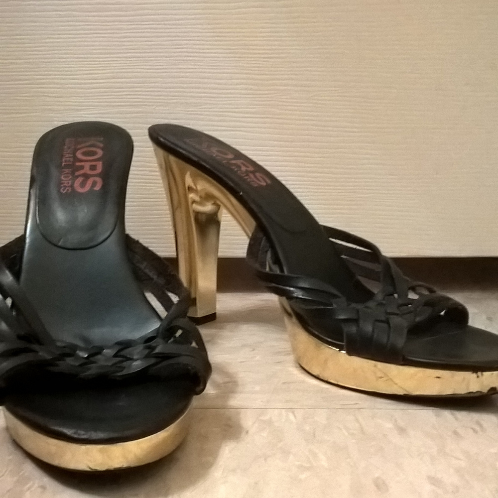 KORS Michael Kors Black and Gold Heels 7.5M